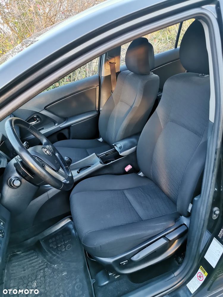 Toyota Avensis - 13