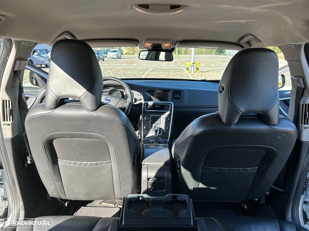 Volvo V60 D6 Plug-In-Hybrid AWD Geartronic Summum - 14