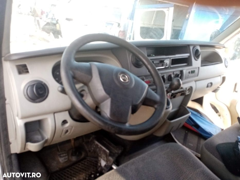 Dezmembrez Opel Movano Renault Master 2.5 diesel - 3