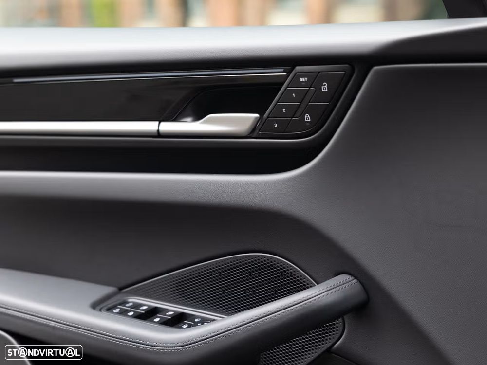 Porsche Macan Electric - 27