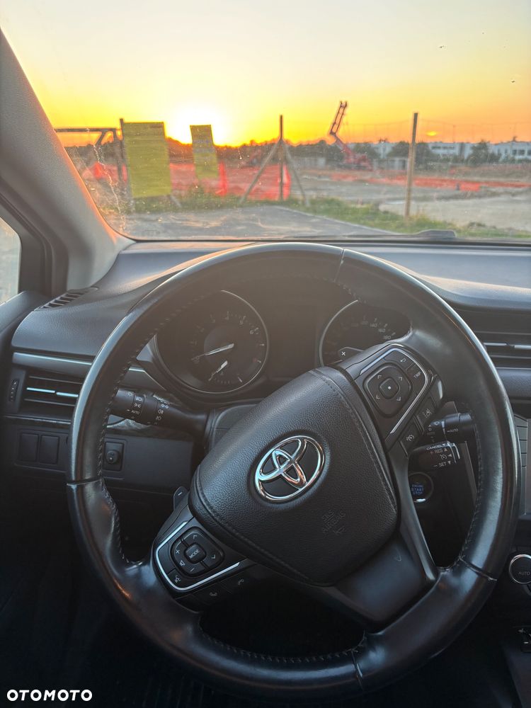 Toyota Avensis - 9