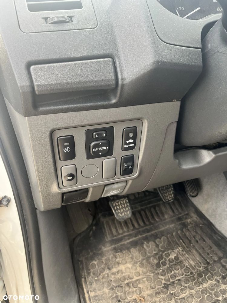 Toyota Hilux 2.5 D-4D DLX - 15