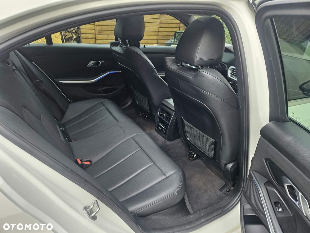 BMW Seria 3 330i Luxury Line sport - 10