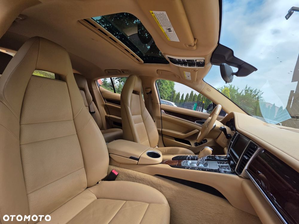 Porsche Panamera 4 PDK Platinum Edition - 22