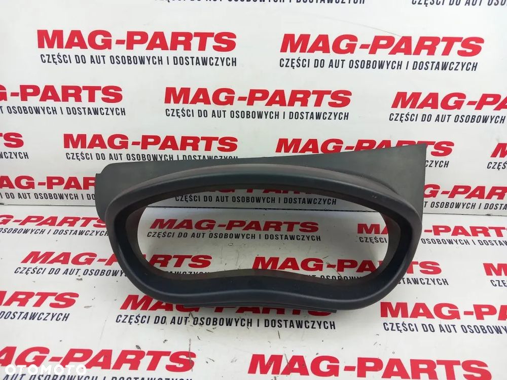 Obudowa licznika daszek 681010773R Vivaro A Trafic II Primastar 2013r Lift