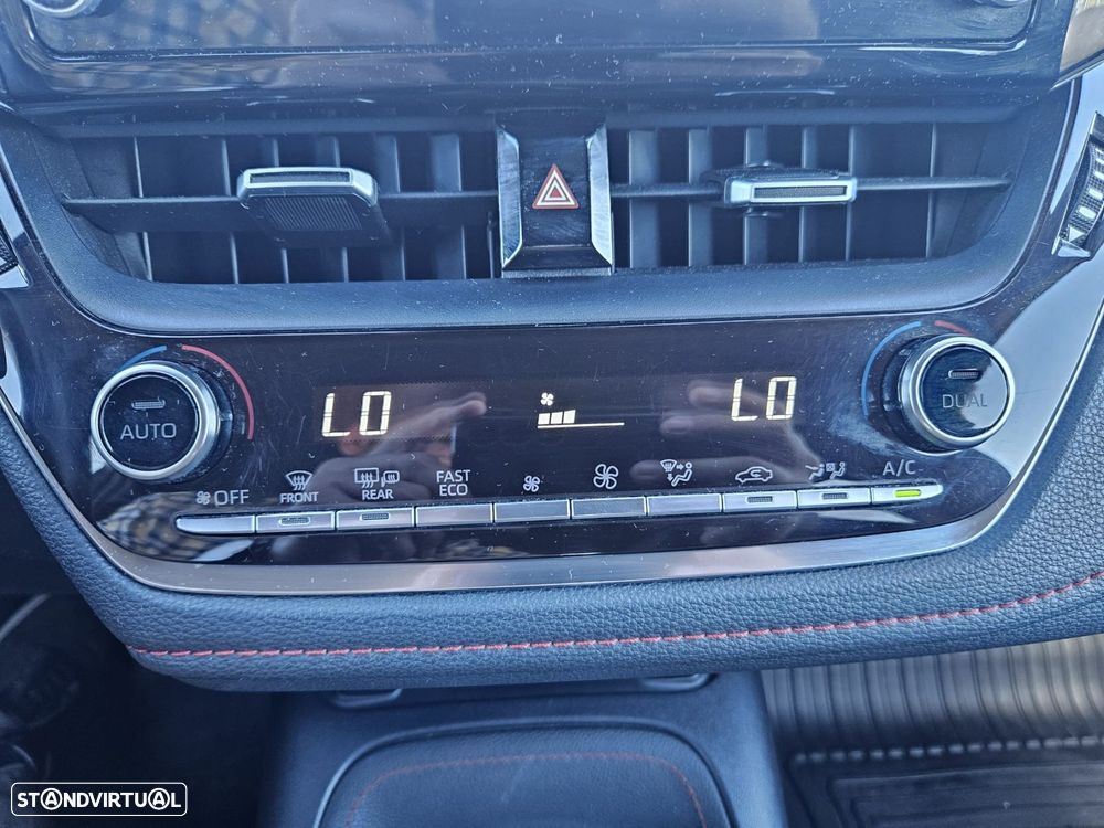 Toyota Corolla 1.8 Hybrid Exclusive - 33