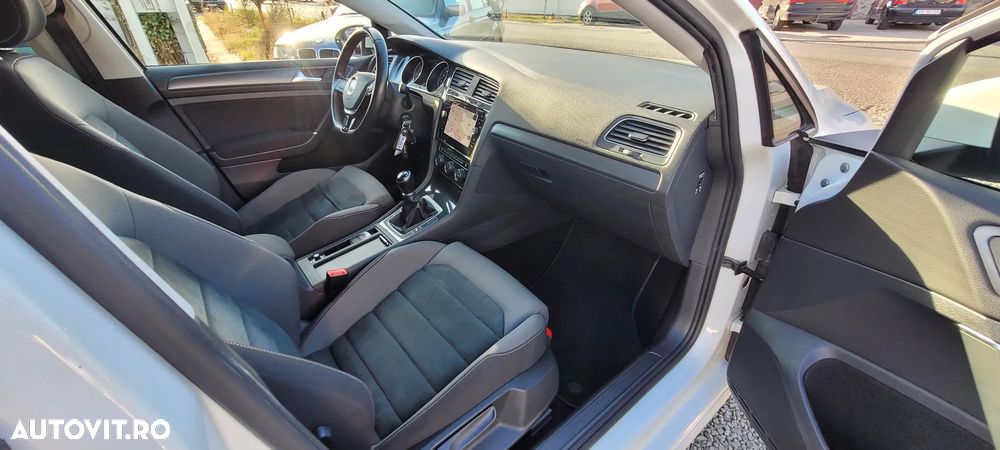 Volkswagen Golf - 9