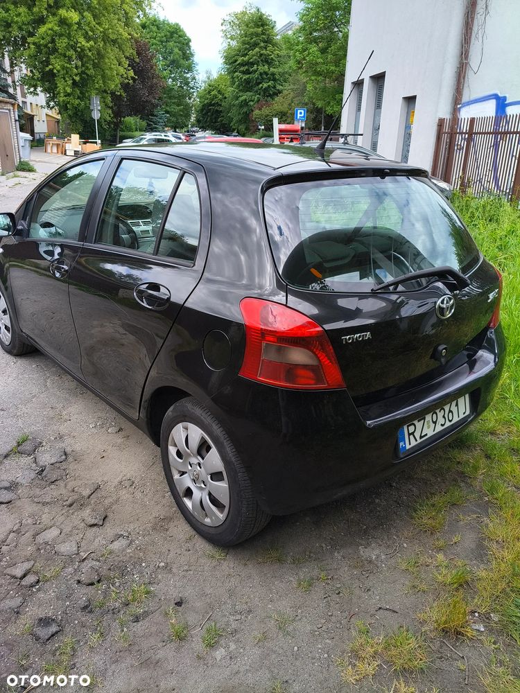 Toyota Yaris 1.3 Luna A/C - 3