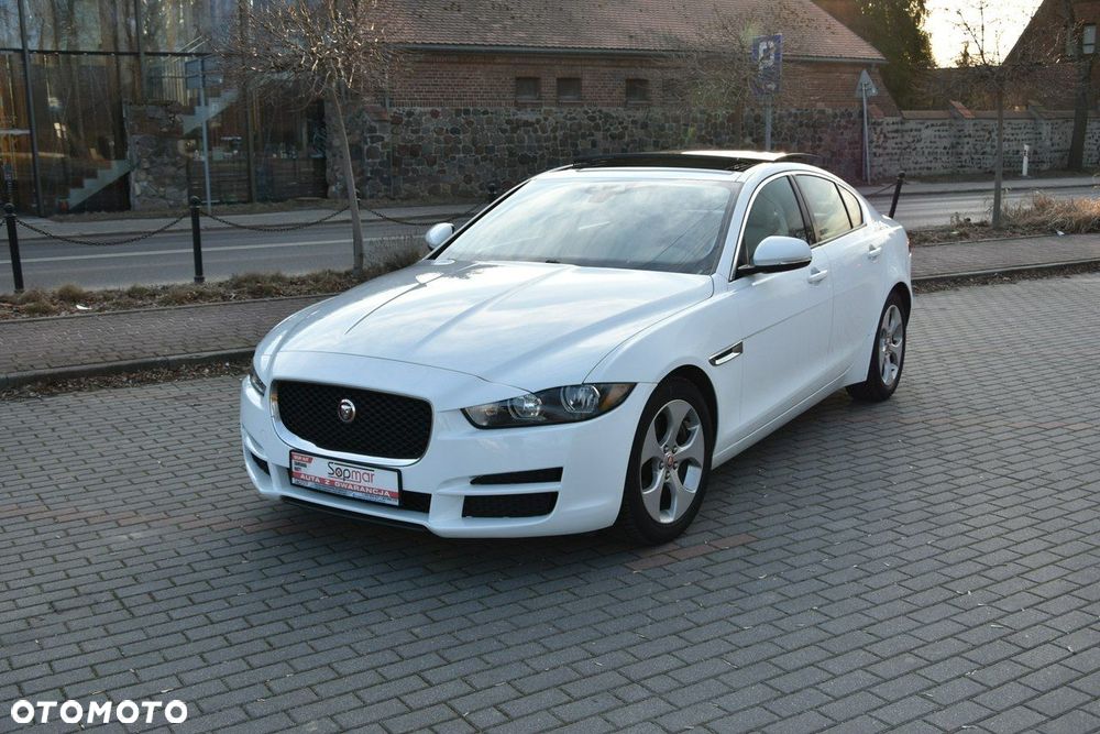 Jaguar XE - 16