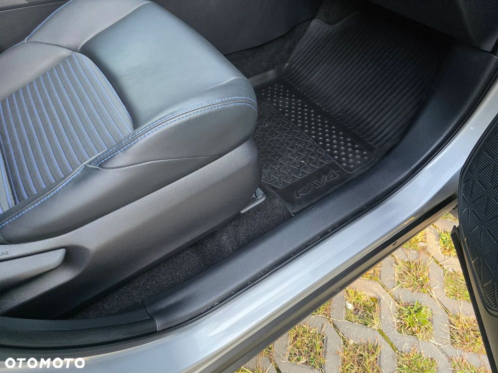 Toyota RAV4 Hybrid Selection 4x2 - 18