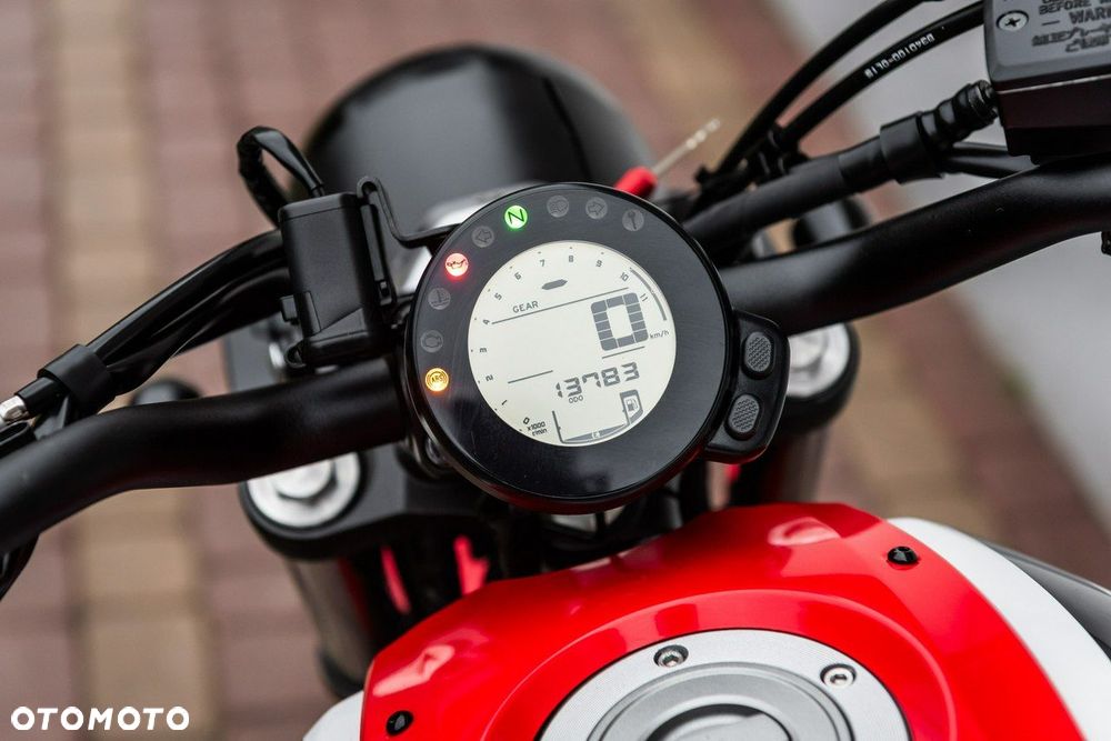 Yamaha XSR - 8