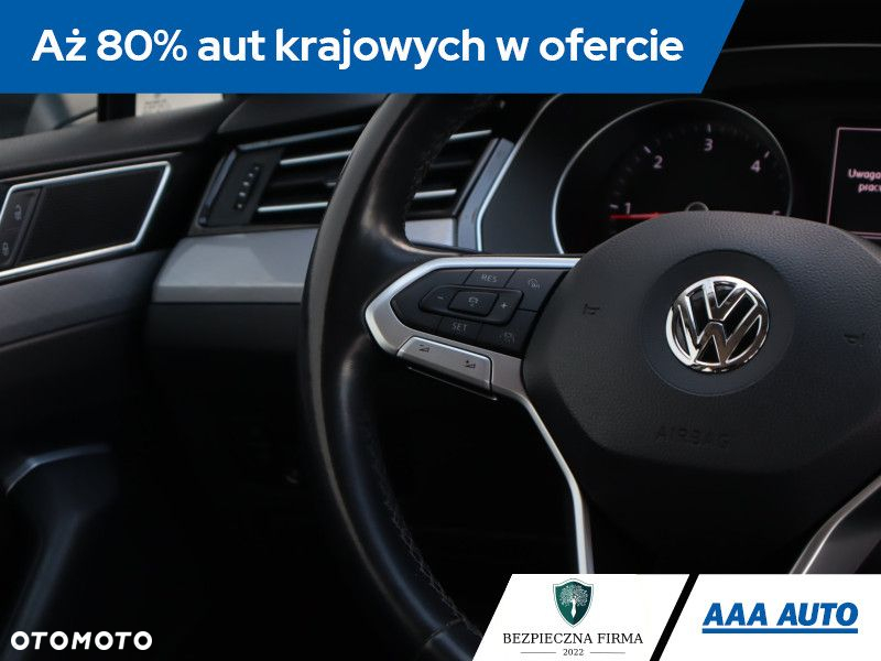 Volkswagen Passat - 21