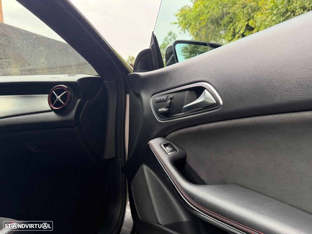Mercedes-Benz CLA 45 AMG 4Matic 7G-DCT - 39