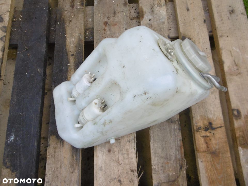 ZBIORNIK SPRYSKIWACZY MERCEDES 124 - 1