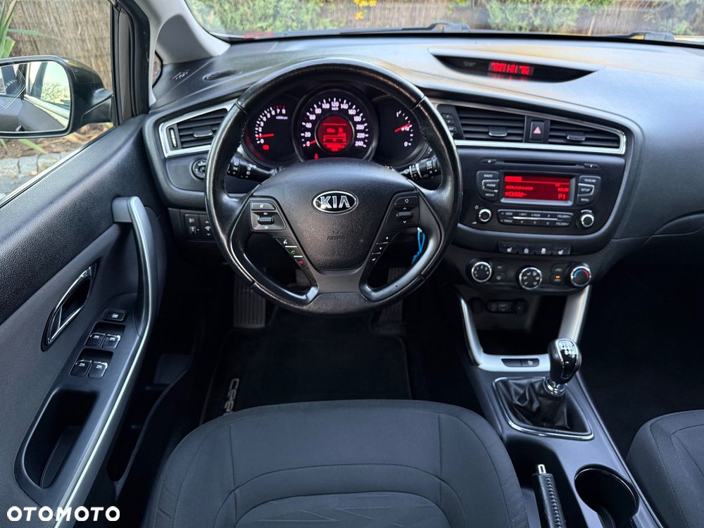 Kia Ceed 1.4 CVVT Dream Team Edition - 27