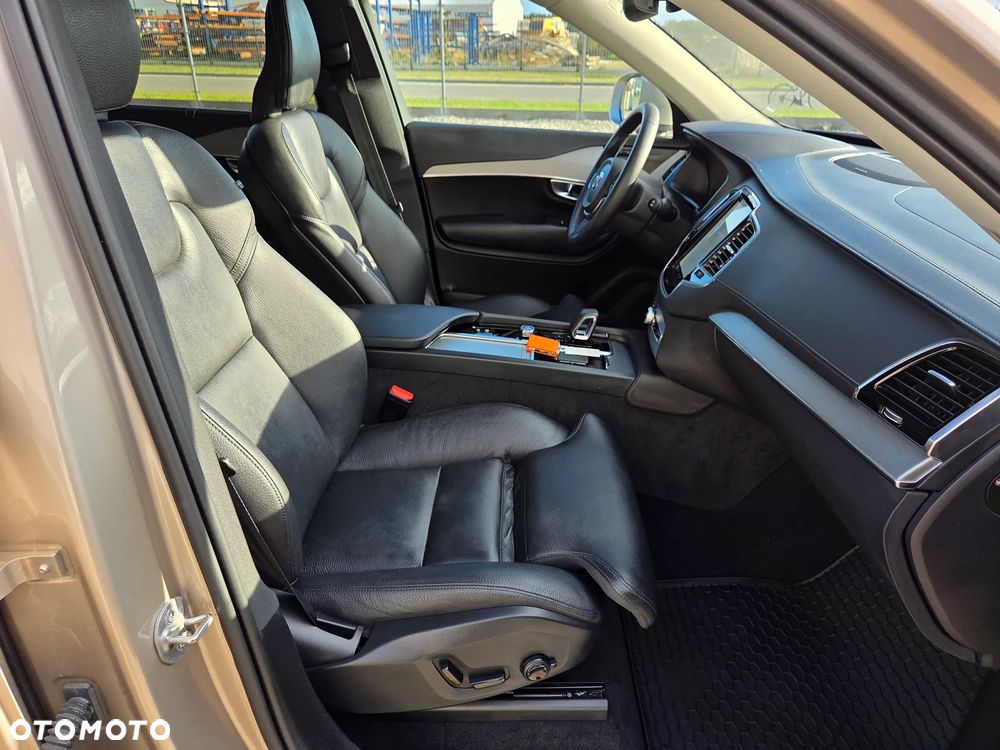 Volvo XC 90 B5 D AWD Plus Bright - 32