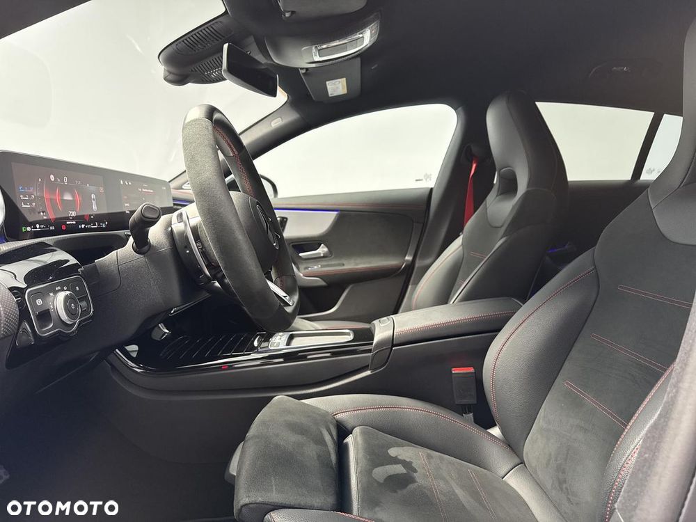 Mercedes-Benz CLA AMG 45 S 4-Matic+ 8G-DCT - 12