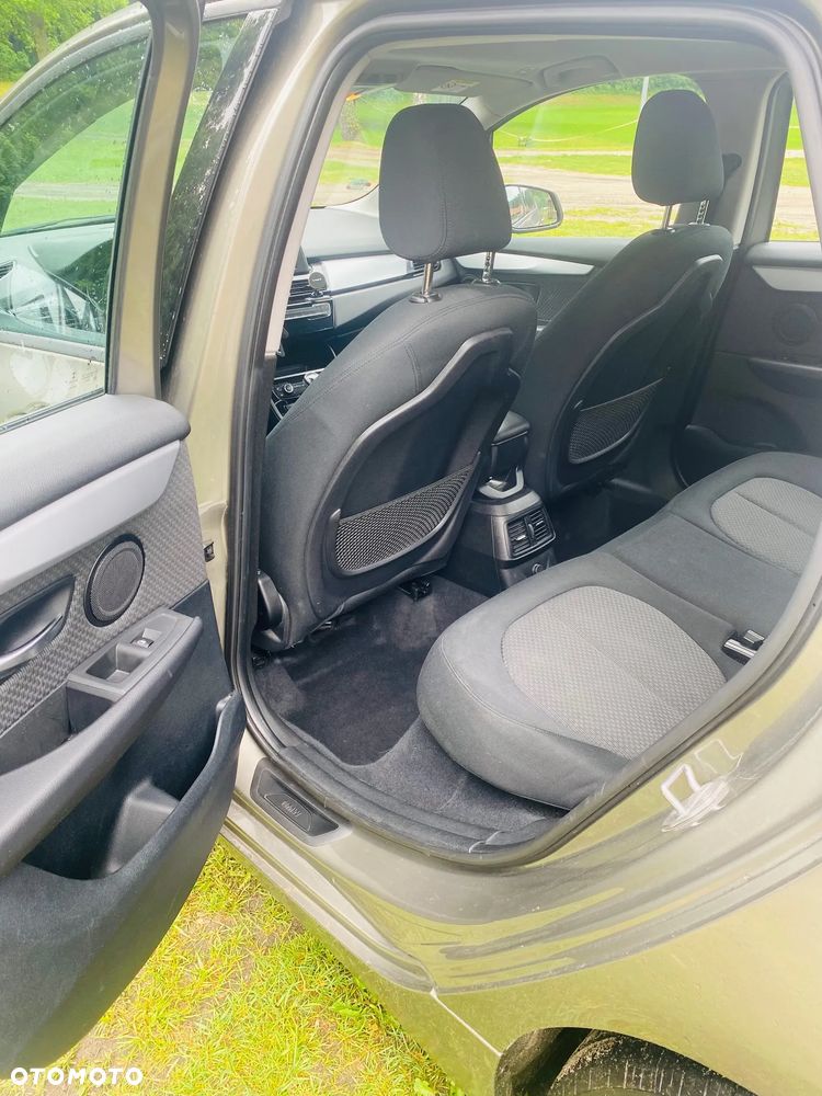 BMW Seria 2 218d - 9