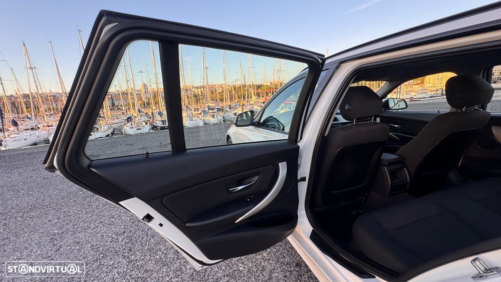 BMW 318 d Touring Line Sport - 12