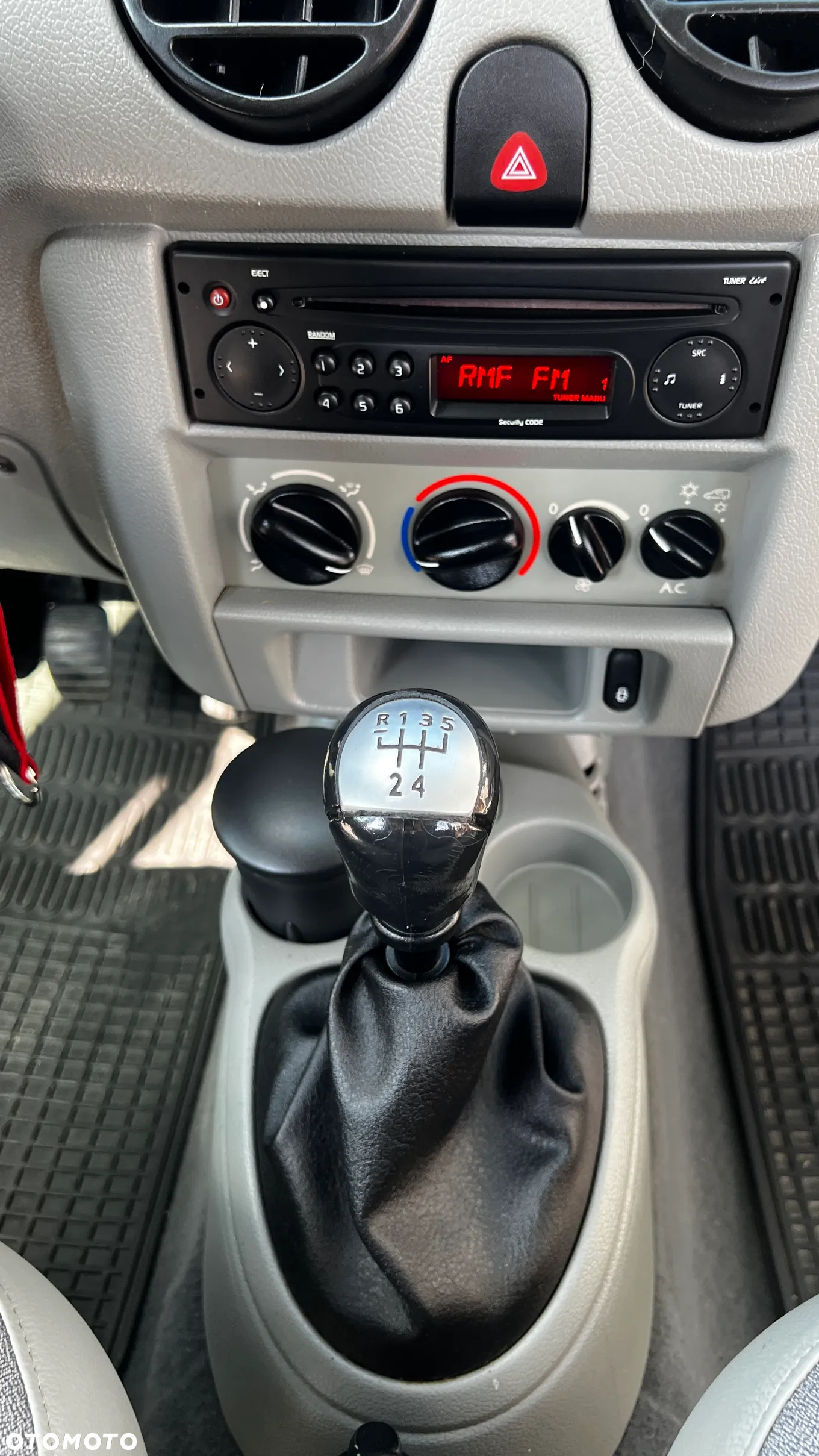 Renault Kangoo 1.2 16V Privilege - 12