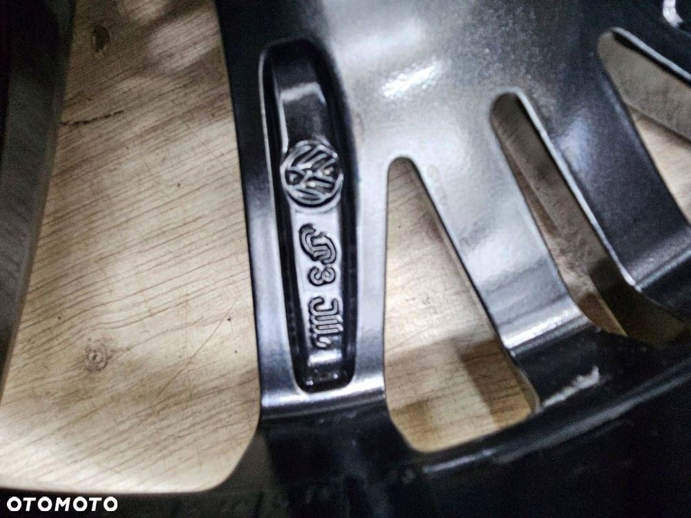 Felga VW Golf VII 5G0 6.5Jx16H2 Et46 5x112 - 14