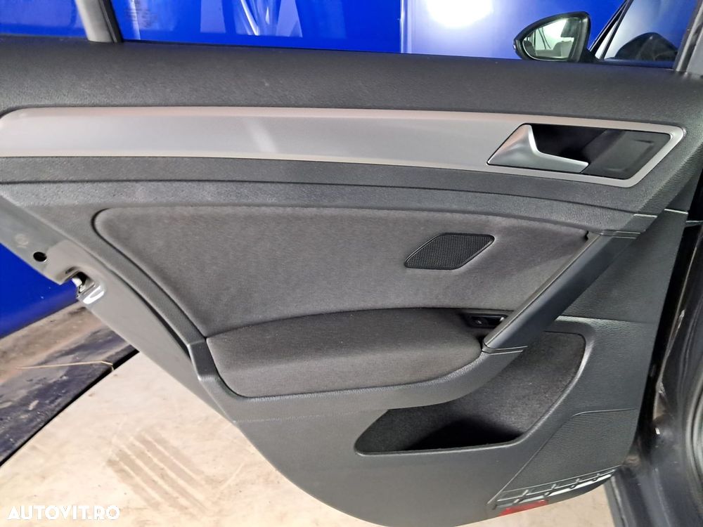 Volkswagen Golf - 21