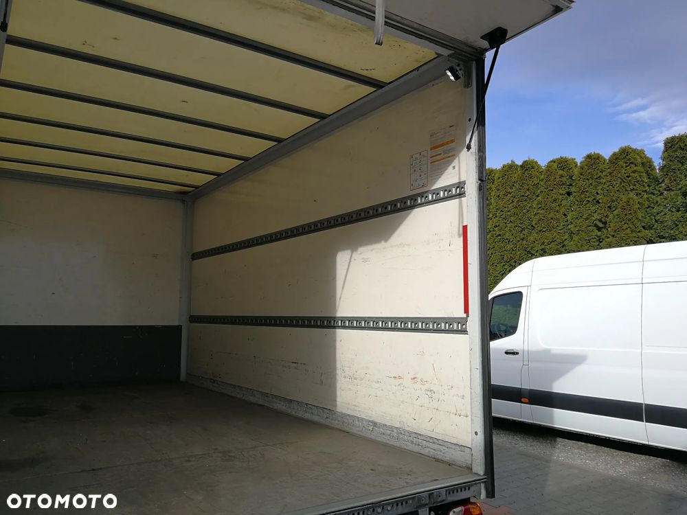 Mercedes-Benz Sprinter - 10