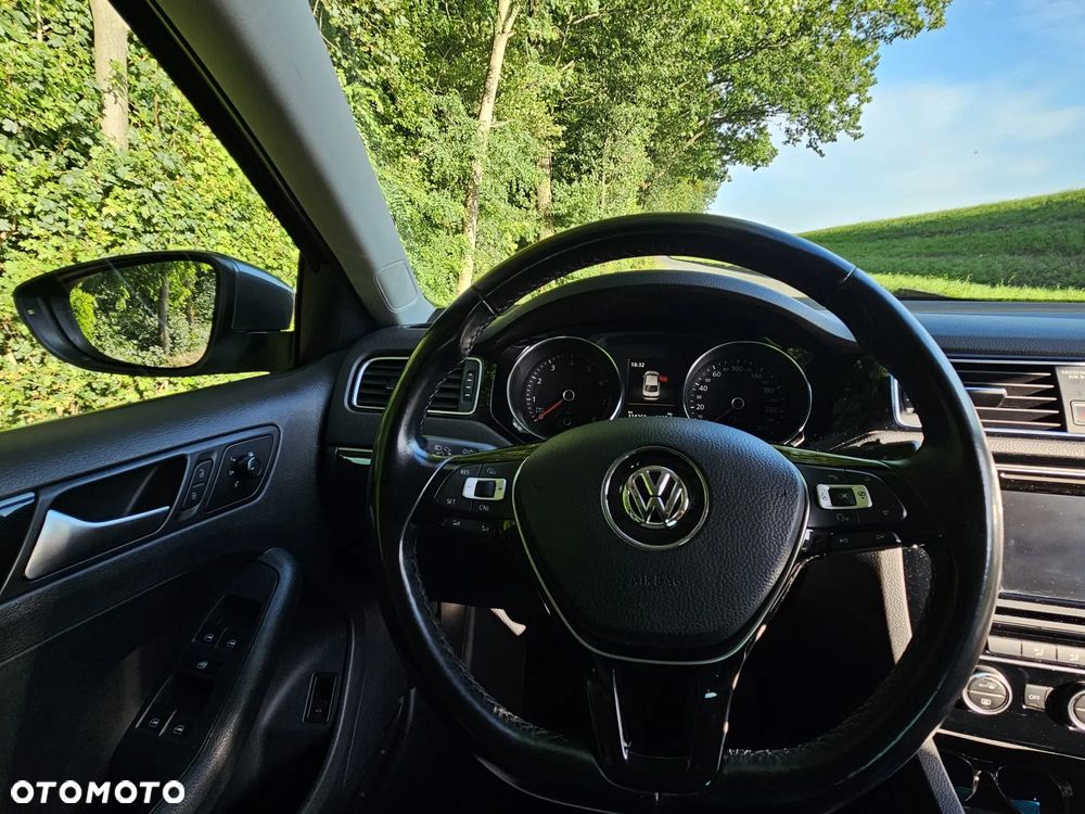 Volkswagen Jetta - 32