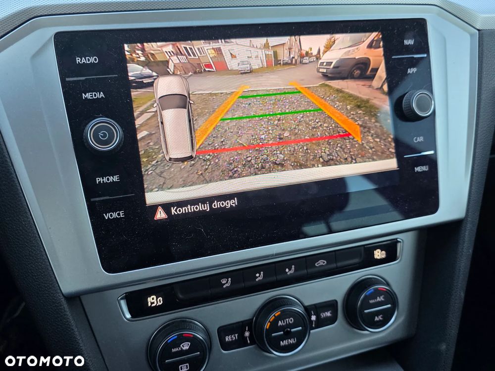 Volkswagen Passat Variant 2.0 TDI BMT Comfortline - 9