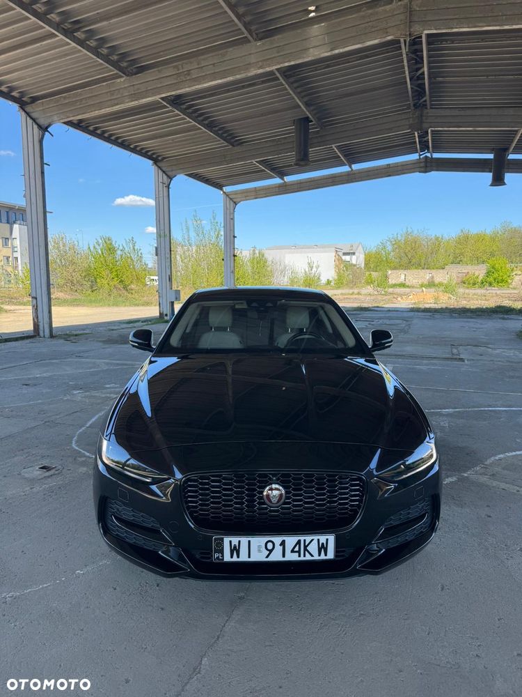 Jaguar XE 2.0 D180 HSE - 3