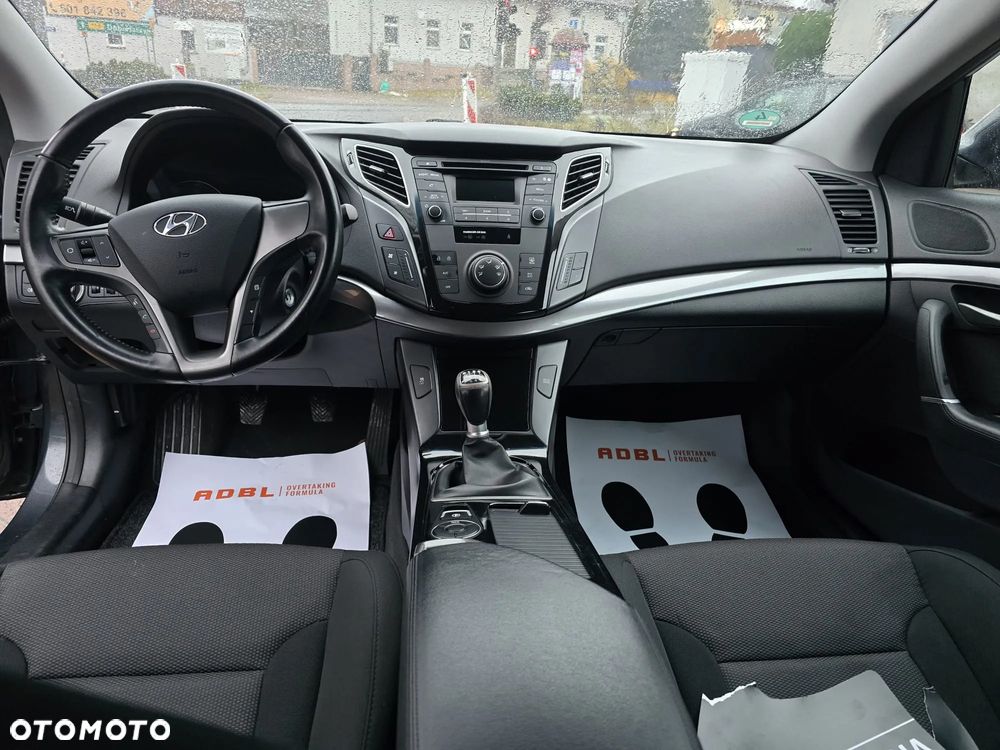 Hyundai i40 Kombi blue 1.6 Trend - 28