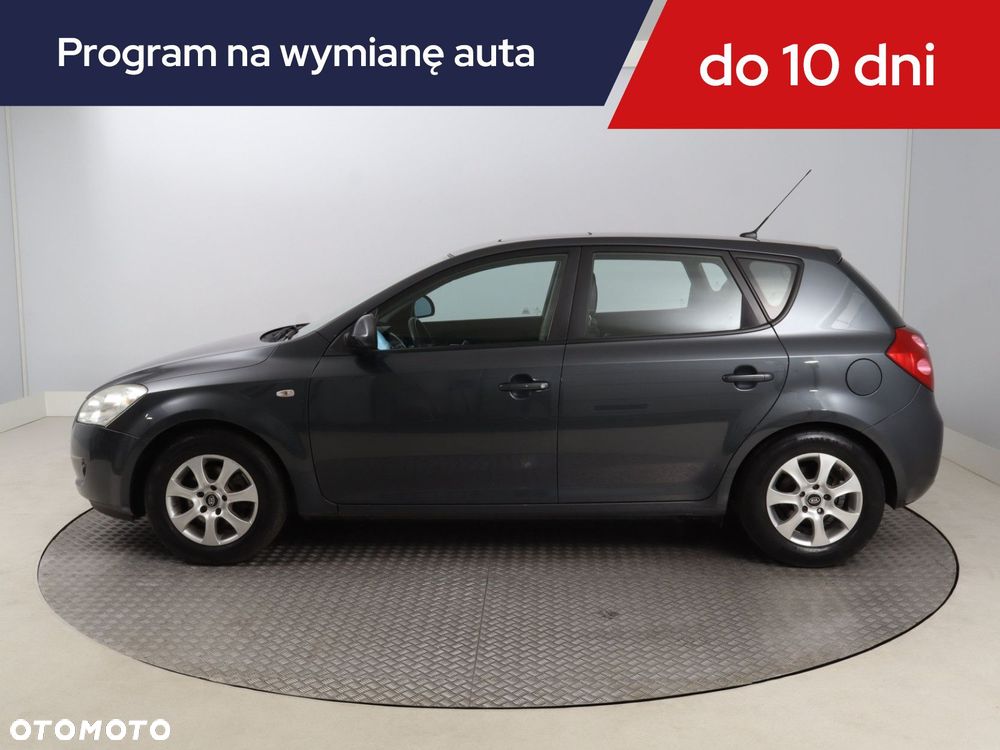 Kia Ceed - 4