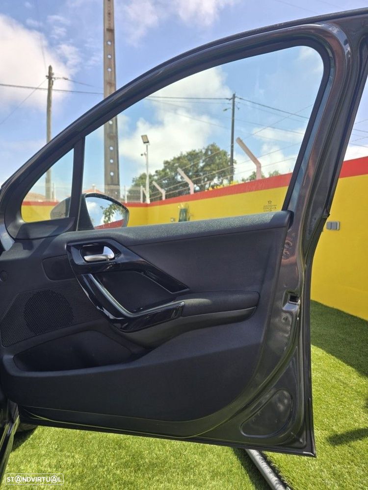 Peugeot 208 1.2 PureTech Allure - 10