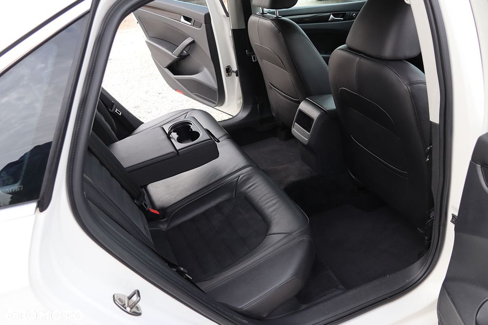 Volkswagen Passat 2.0 TDI DSG Highline - 27