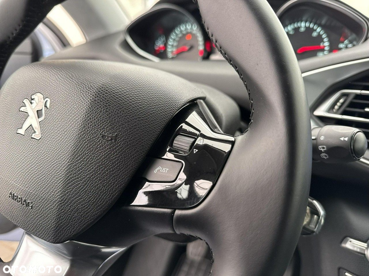 Peugeot 308 - 25