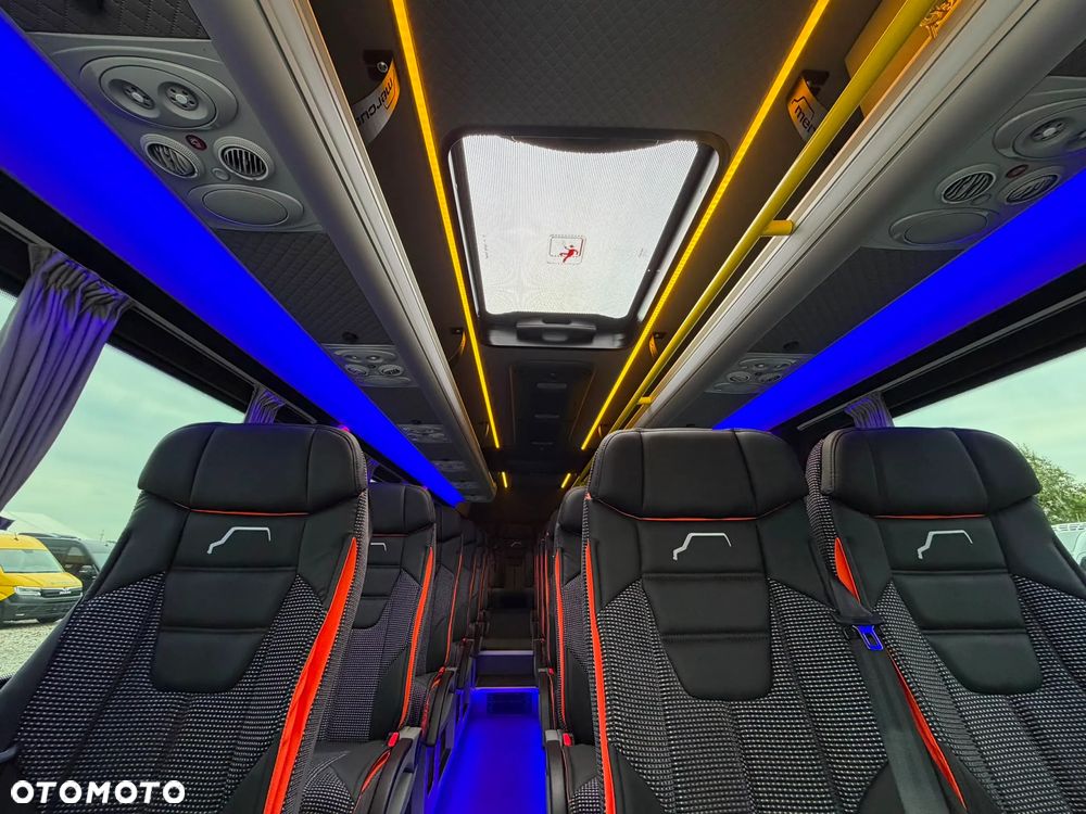 Mercedes-Benz Sprinter 519 - 22