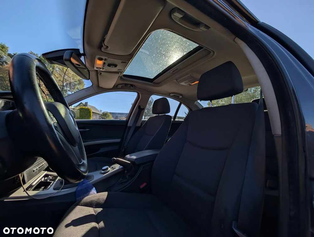 BMW Seria 3 318d - 16
