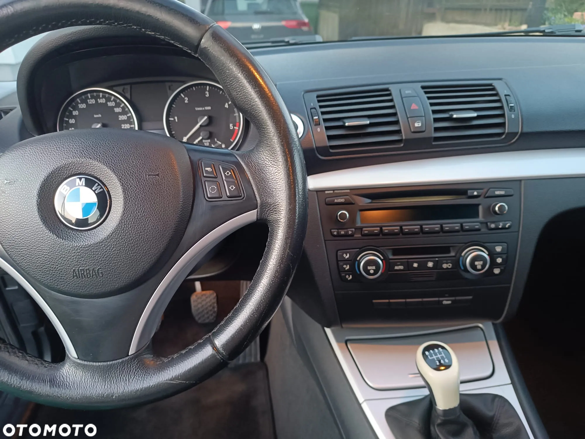BMW Seria 1 120d - 8