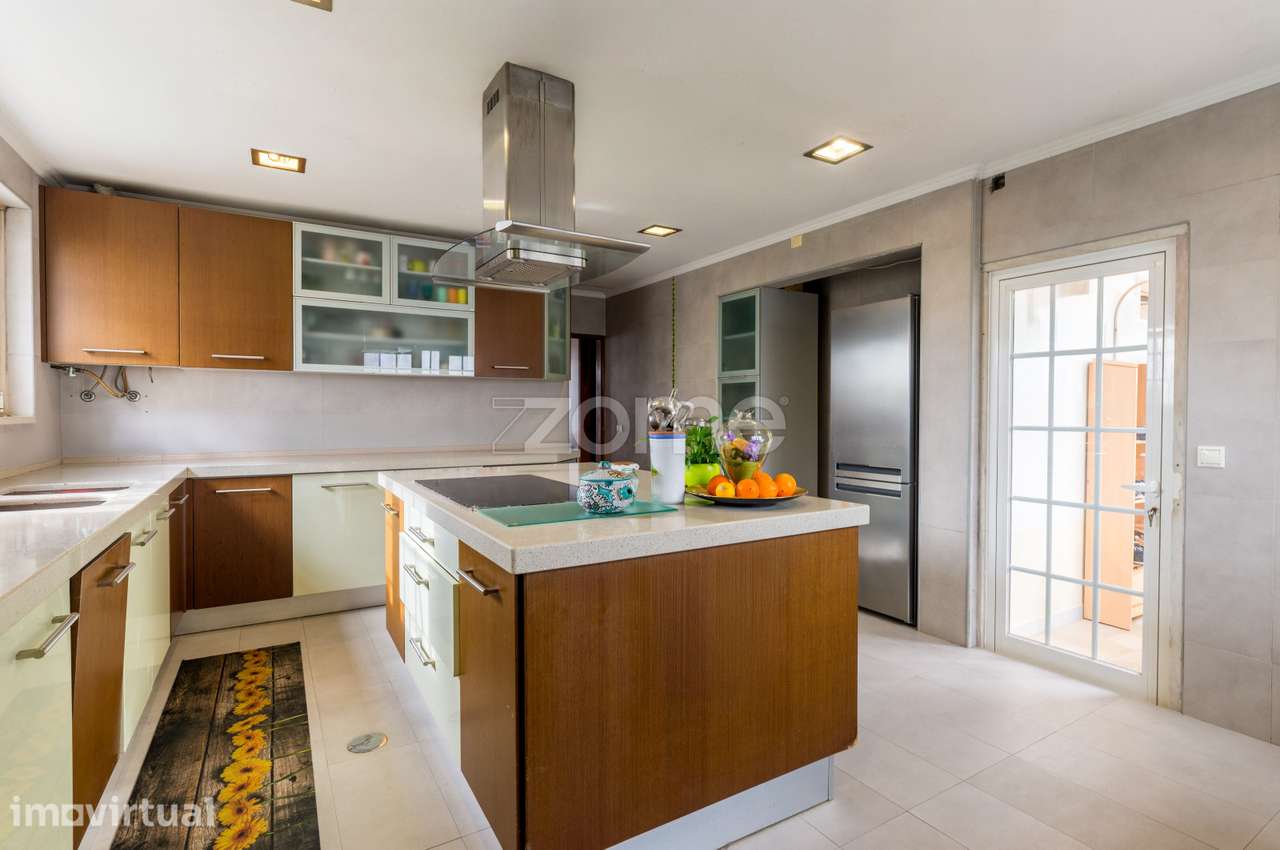 Moradia T4 c/ garagem e 435m2 de terreno - Famões - Grande imagem: 5/27