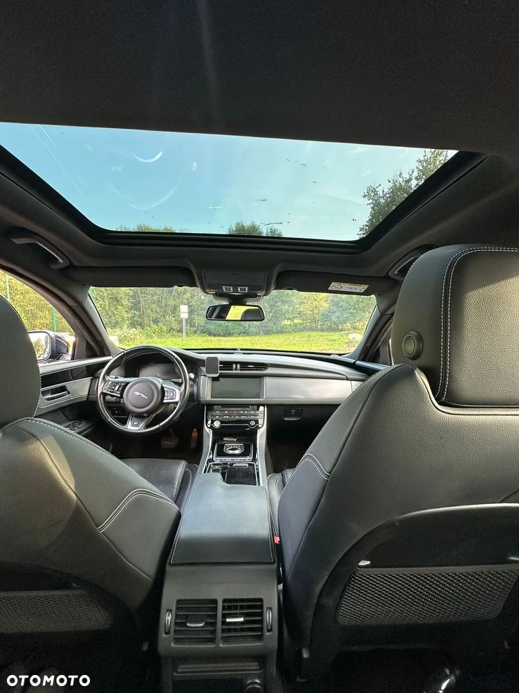 Jaguar XF 20d AWD R-Sport - 18