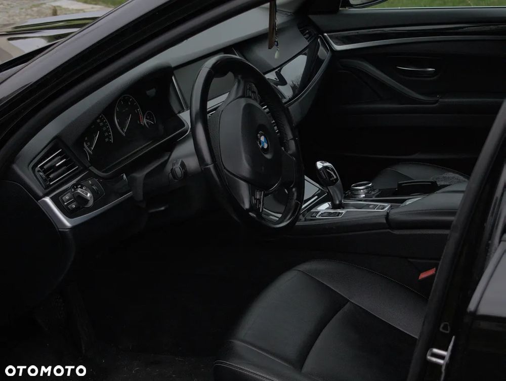 BMW Seria 5 520d Luxury Line - 10