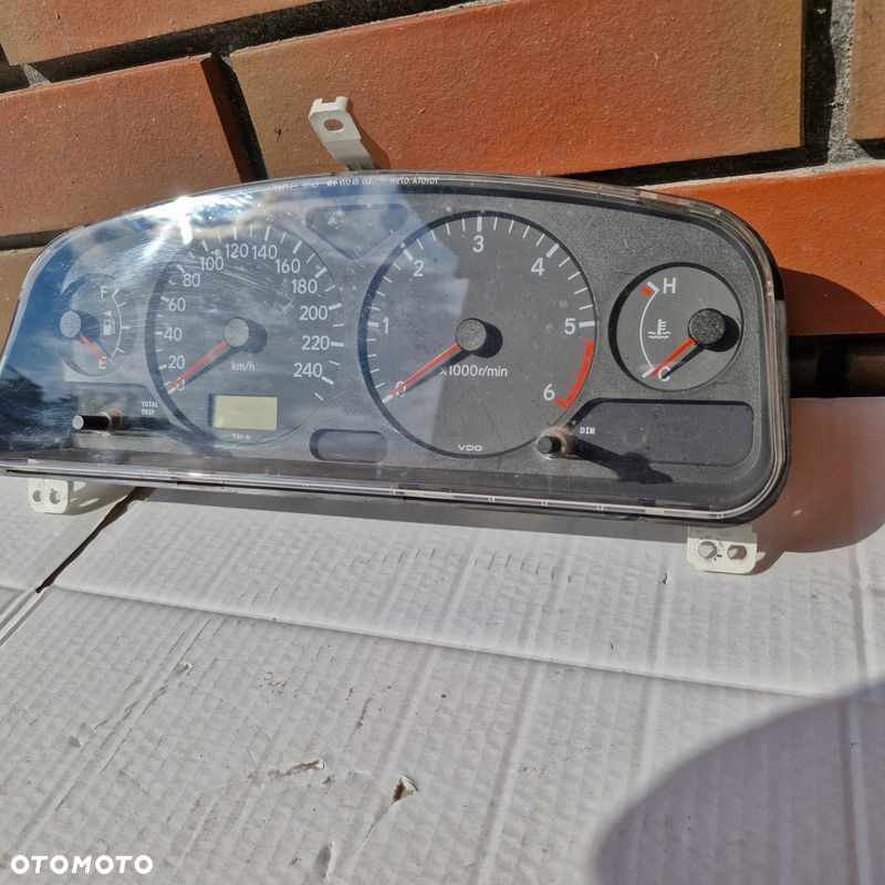 LICZNIK ZEGAR TOYOTA AVENSIS T22 2.0 D4D 83800-05460 - 3