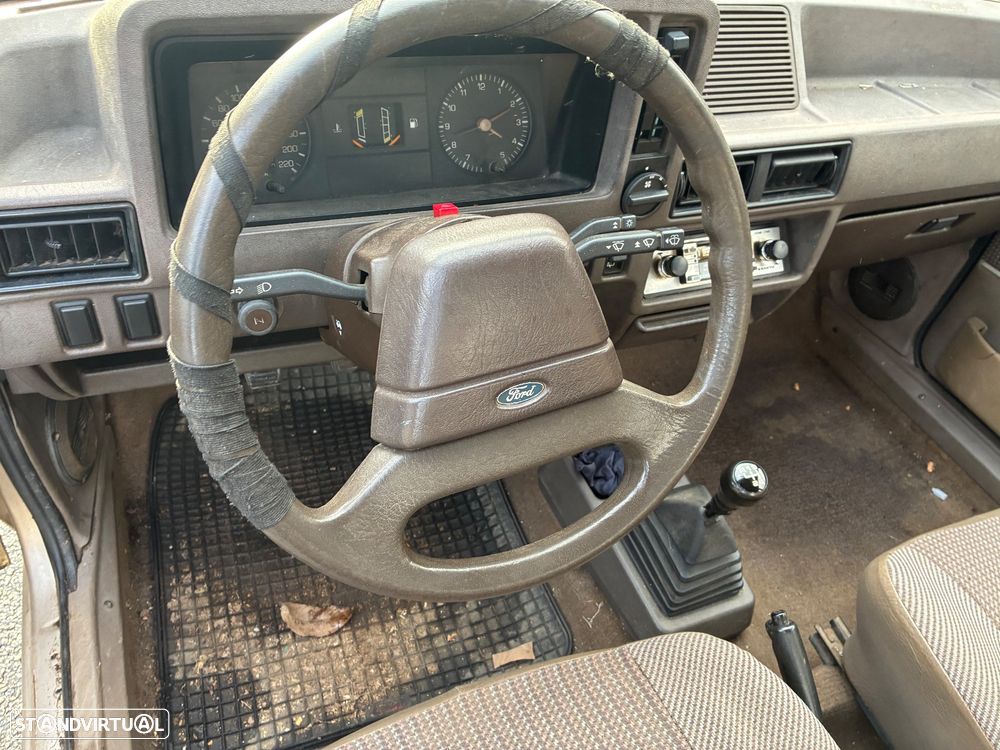 Ford Escort 1.1 Fashion - 2