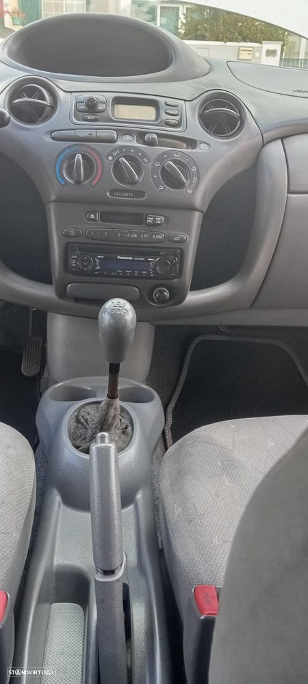 Toyota Yaris 1.0 Terra - 12