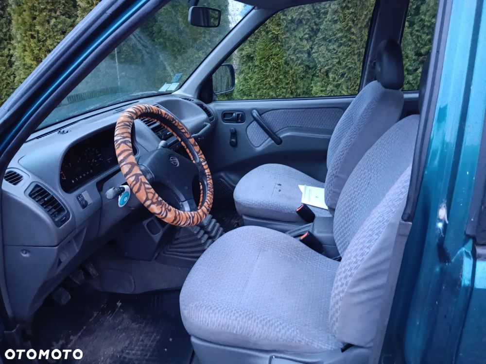 Nissan Terrano - 11