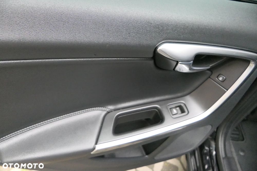 Volvo V60 D2 Drive-E Momentum - 25