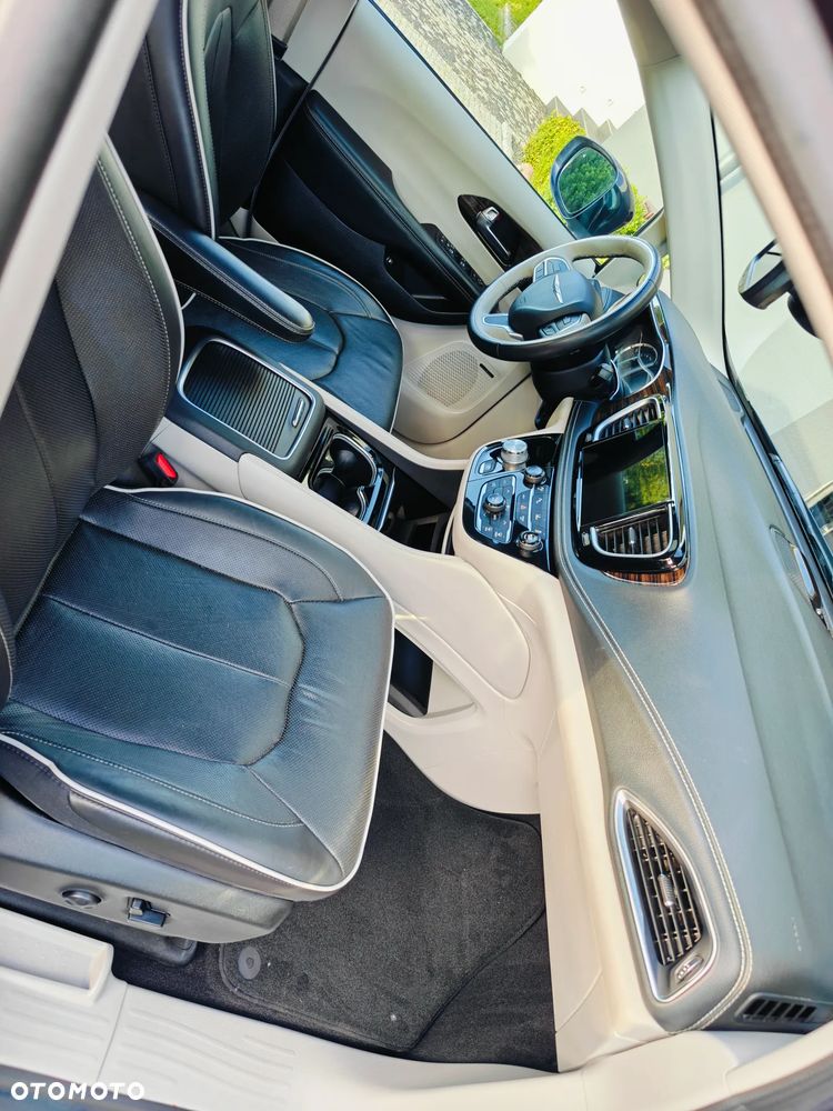 Chrysler Pacifica - 28