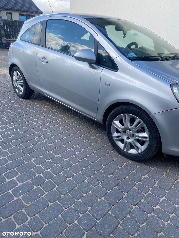 Opel Corsa 1.4 16V Cosmo - 5