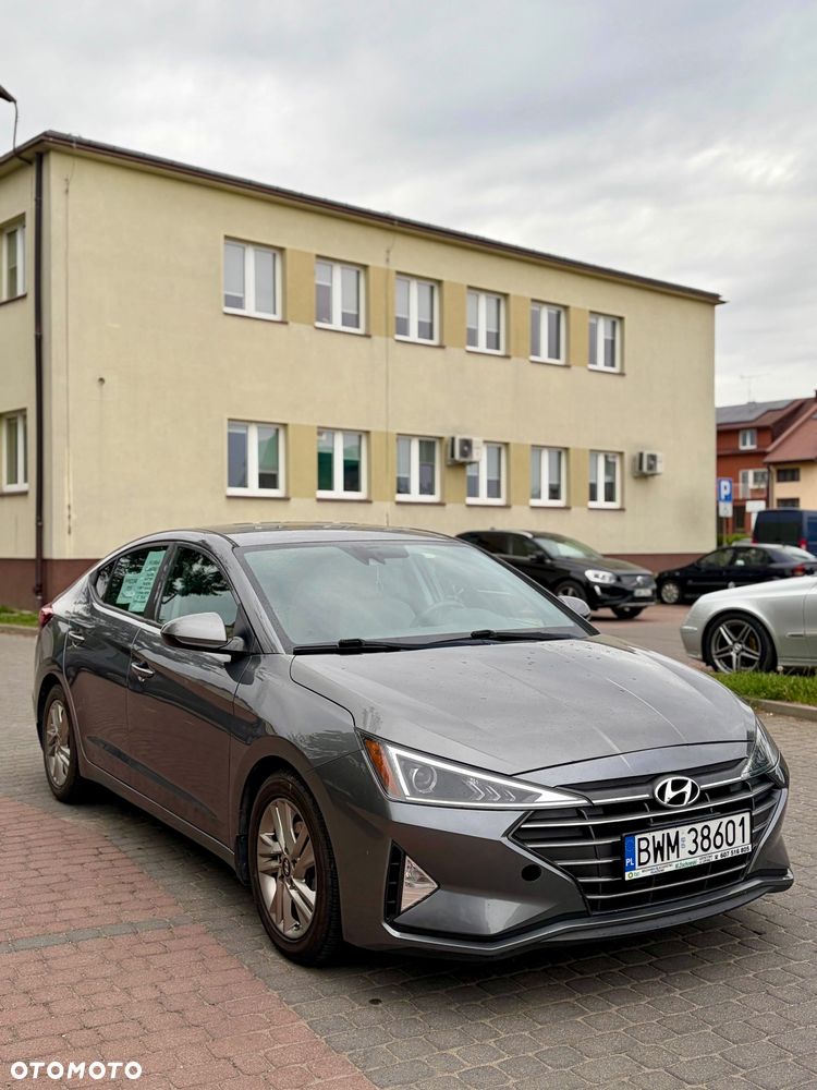 Hyundai Elantra - 2