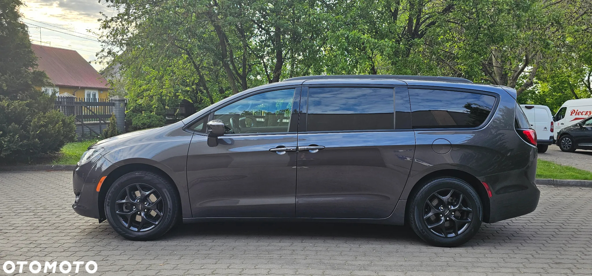 Chrysler Pacifica - 34